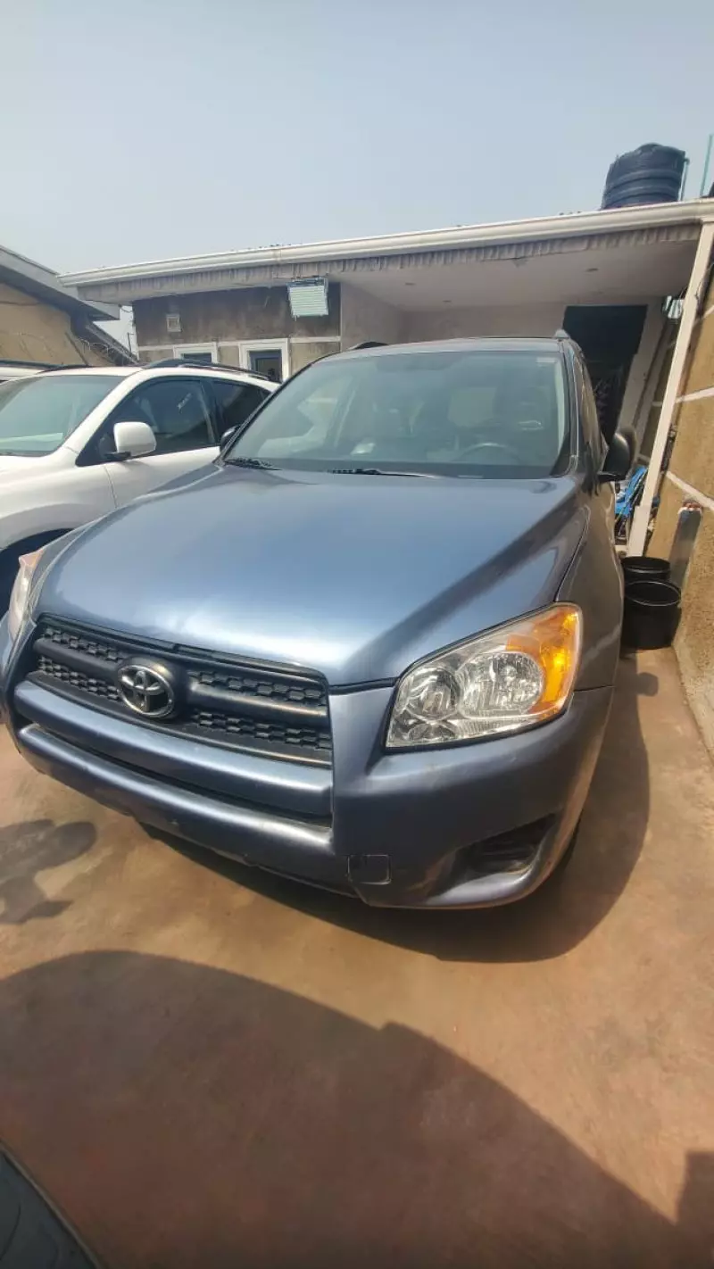 Toyota RAV 4   - 2011