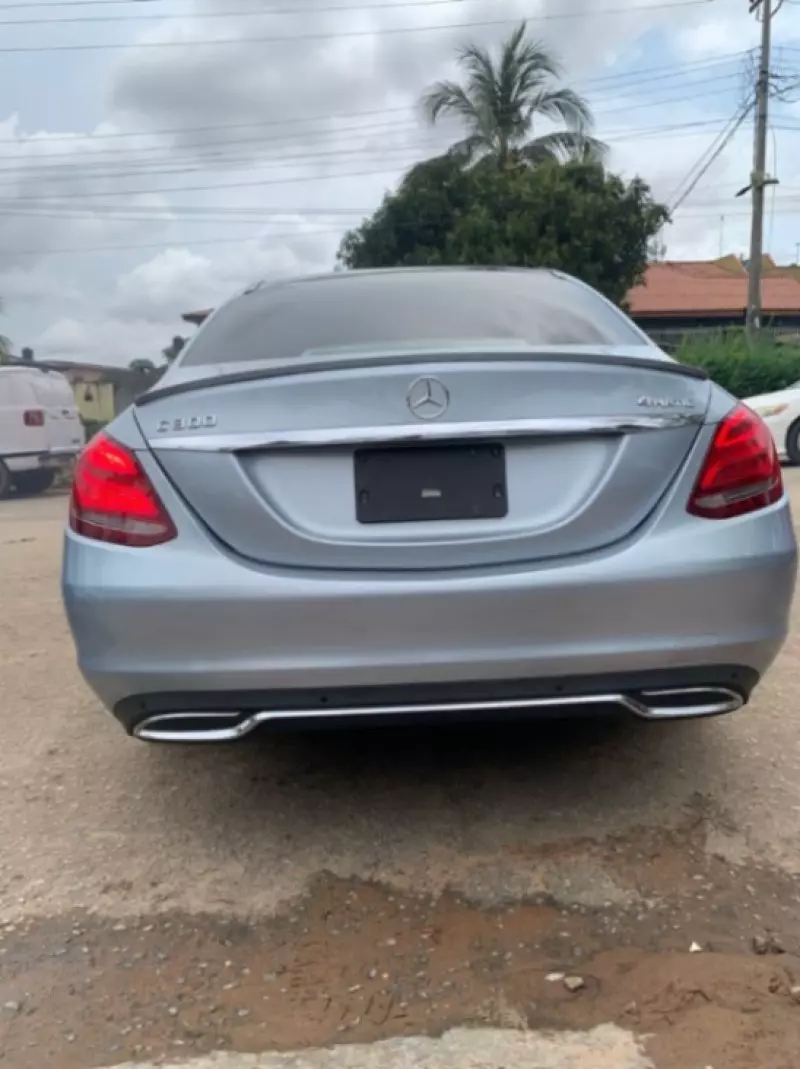 Mercedes-Benz C 300