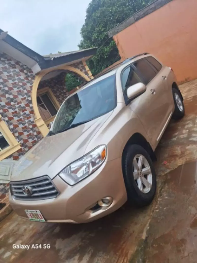 Toyota Highlander   - 2010