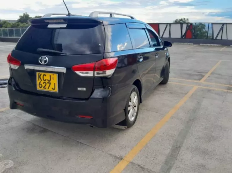 Toyota Wish   - 2013
