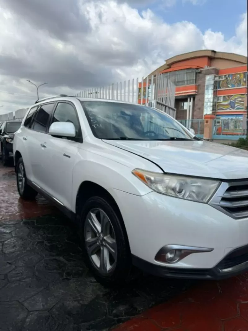 Toyota Highlander   - 2012