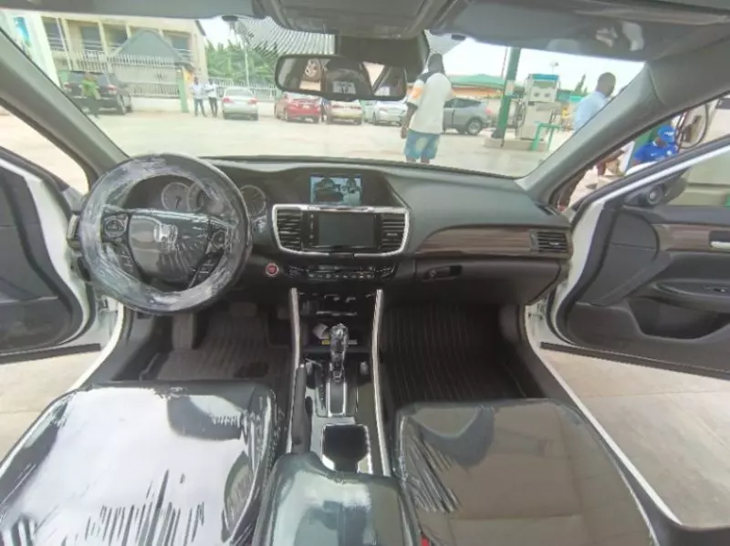 Honda Accord   - 2017