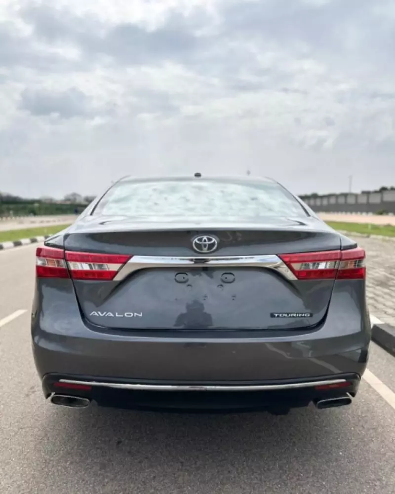 Toyota Avalon   - 2017