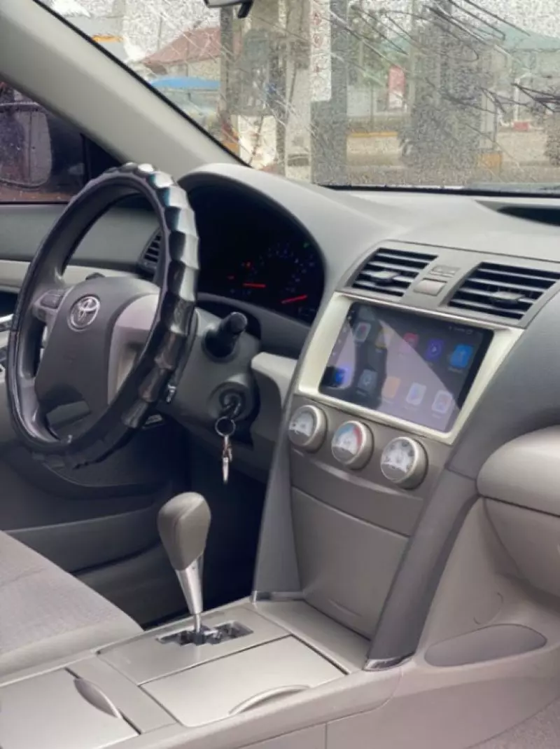 Toyota Camry   - 2010