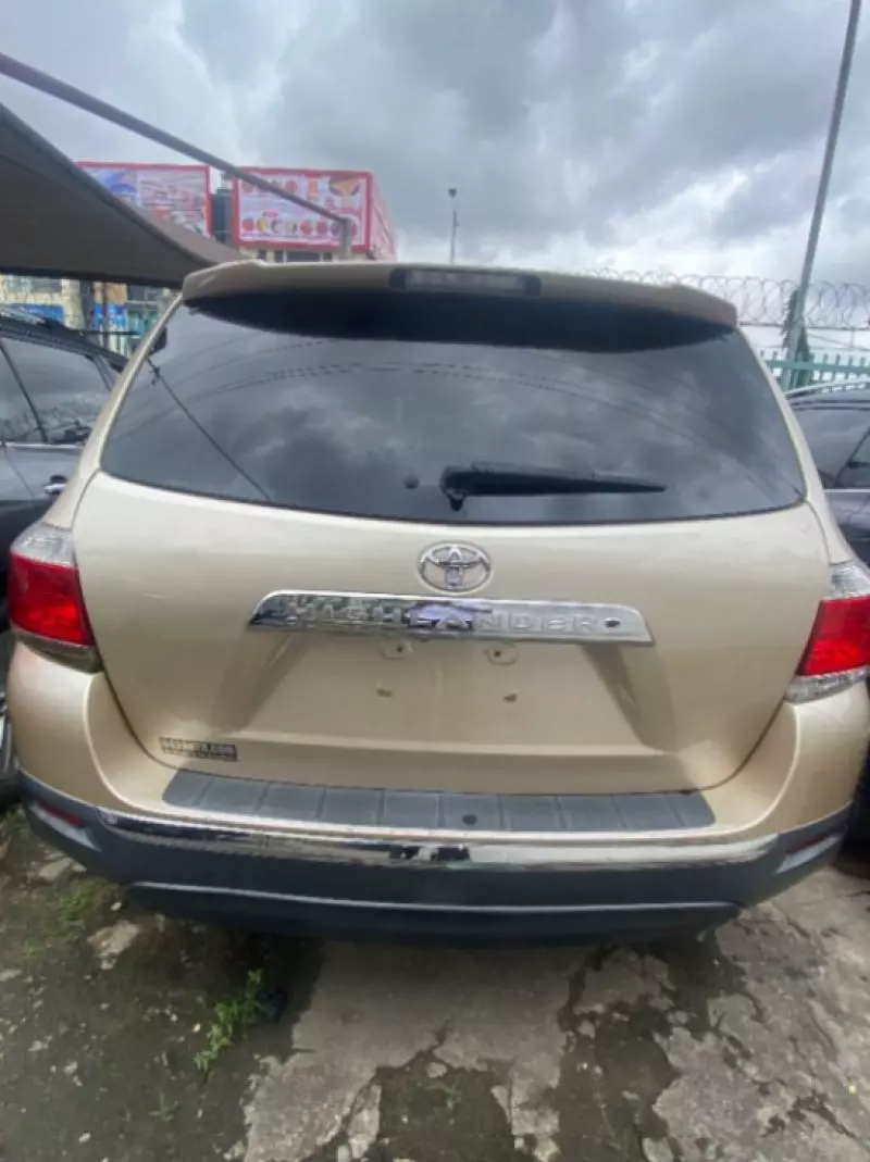 Toyota Highlander   - 2013