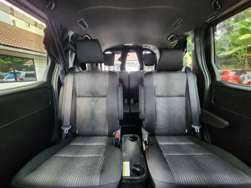 Toyota Voxy Hybrid   - 2018