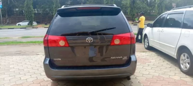 Toyota Sienna   - 2006