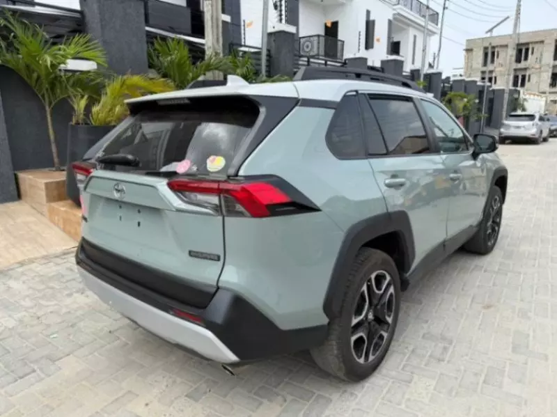 Toyota RAV4   - 2019