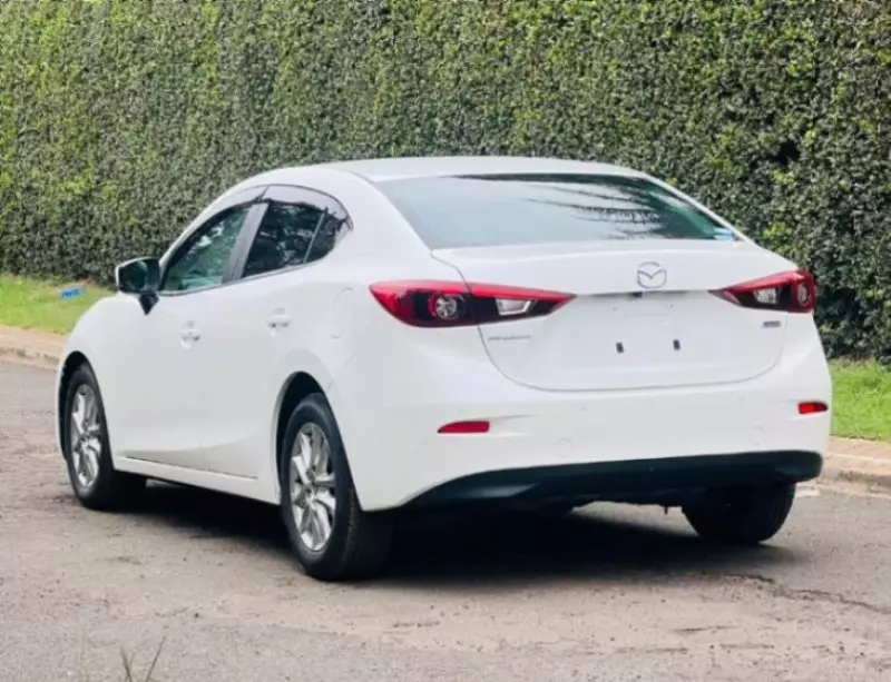 Mazda Axela    -