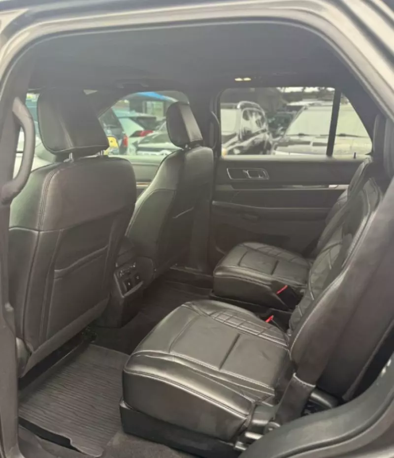 Ford Explorer   - 2019