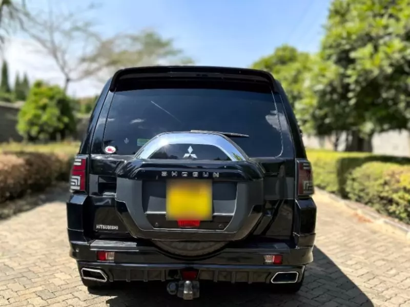 Mitsubishi Pajero   - 2015