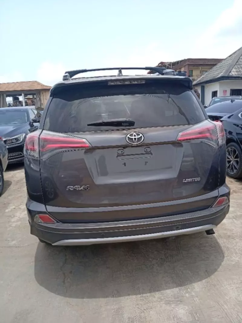 Toyota RAV4   - 2016