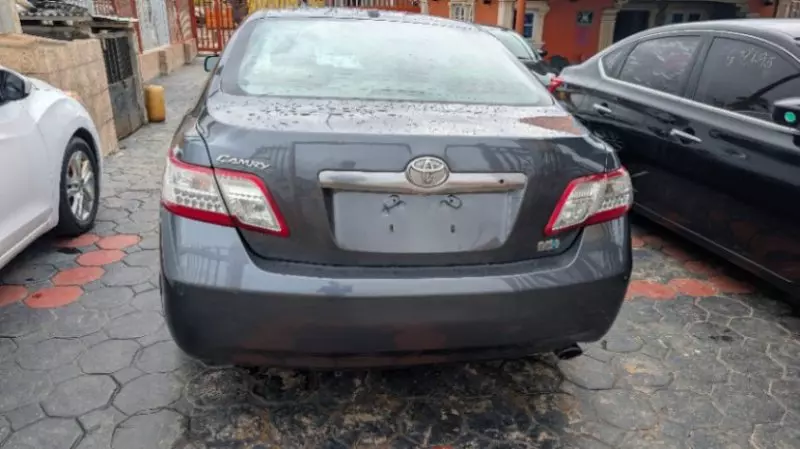 Toyota Camry   - 2010