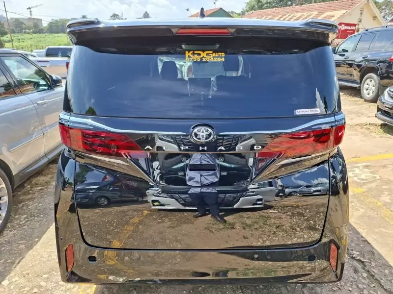 Toyota Alphard   - 2023