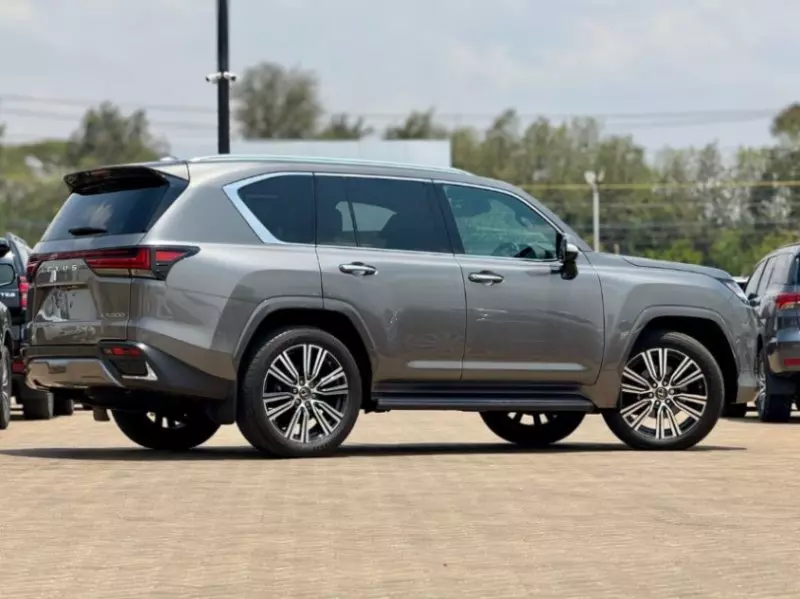 Lexus LX 600   - 2023