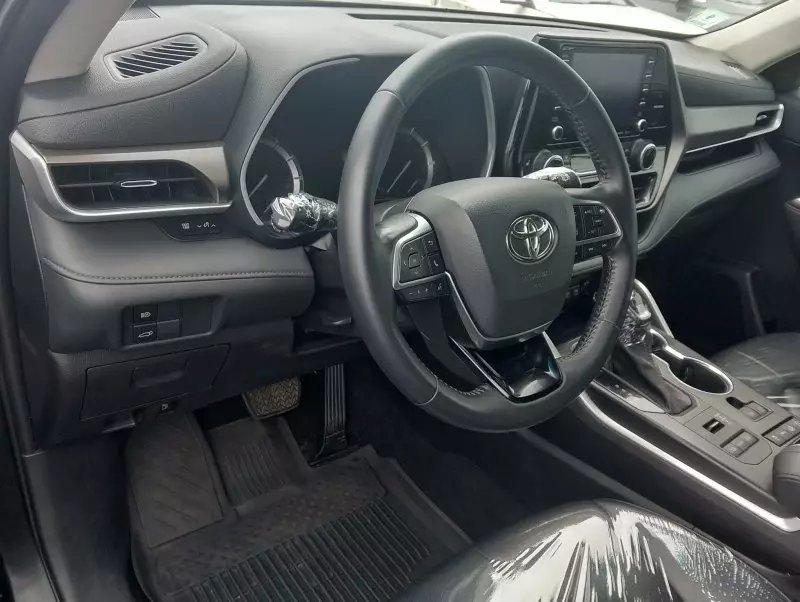 Toyota Highlander   - 2021