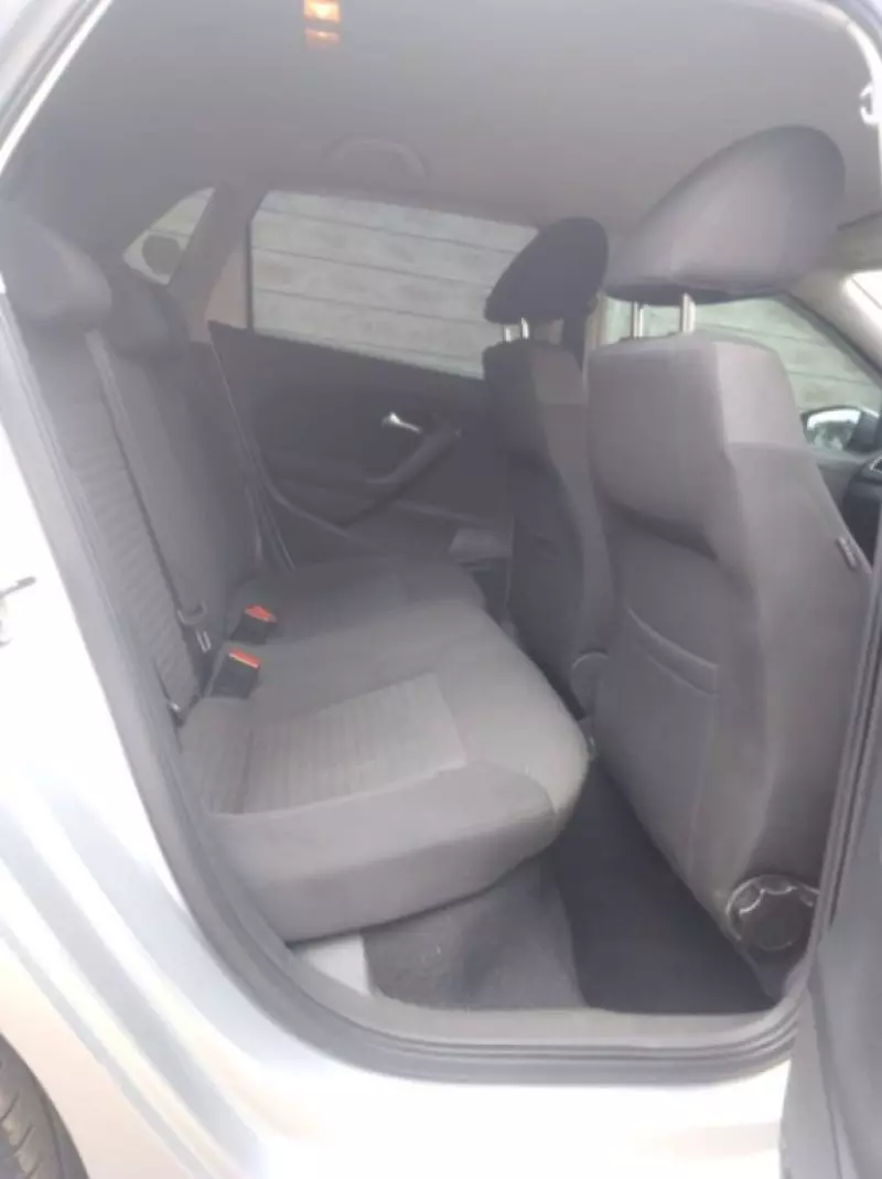VOLKSWAGEN polo sedadan trend  ba ess   - 2012