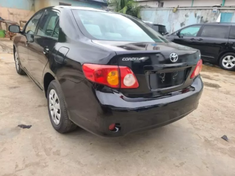 Toyota Corolla   - 2009