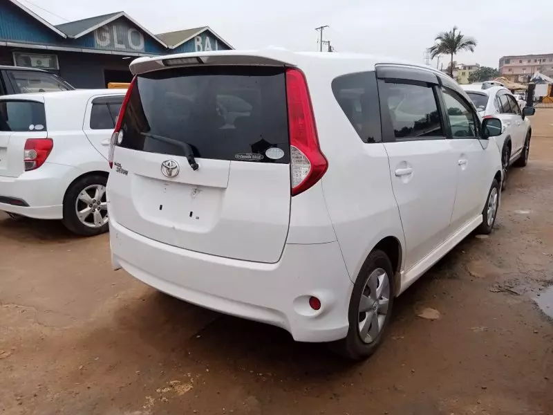 Toyota Passo Sette   - 2009