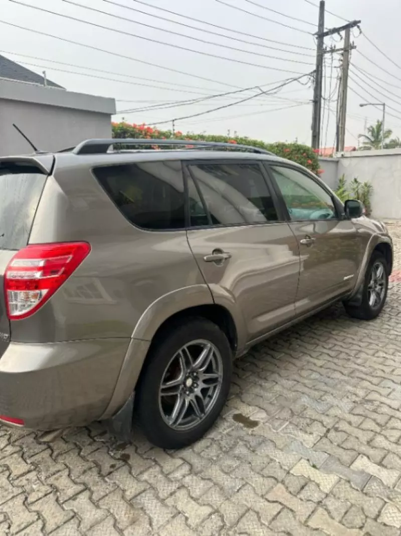 Toyota RAV4   - 2011