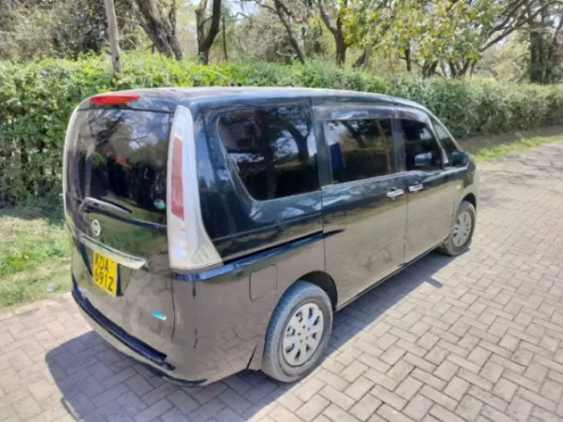 Nissan Serena   - 2013