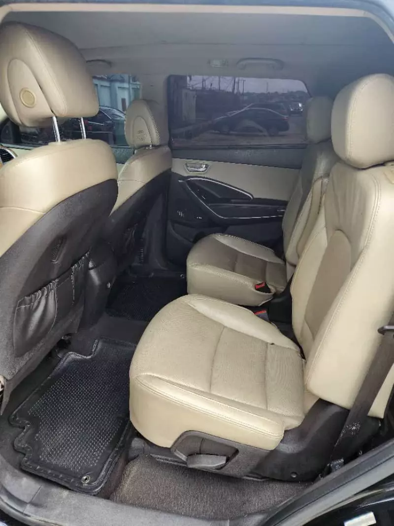 Hyundai Santa Fe   - 2015
