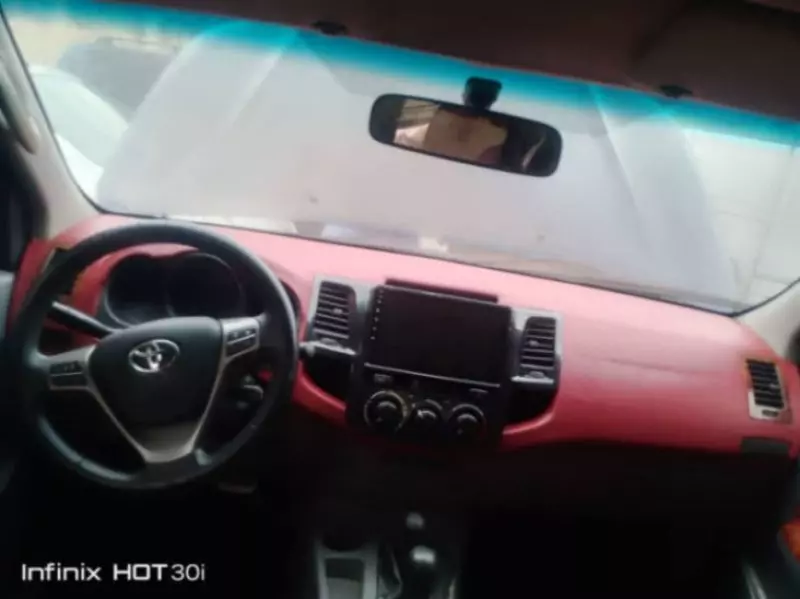 Toyota Hilux   - 2013