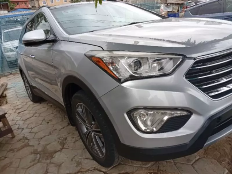 Hyundai Santa Fe   - 2015