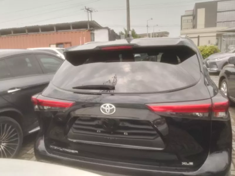 Toyota Highlander   - 2020