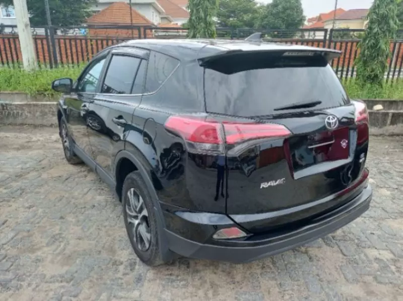 Toyota RAV4   - 2018