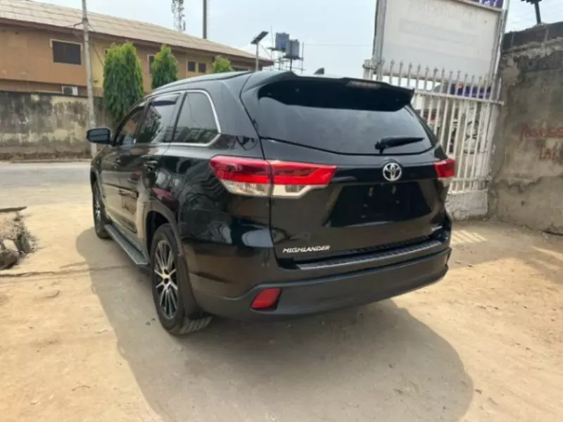 Toyota Highlander   - 2017