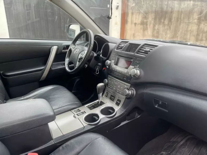 Toyota Highlander   - 2011