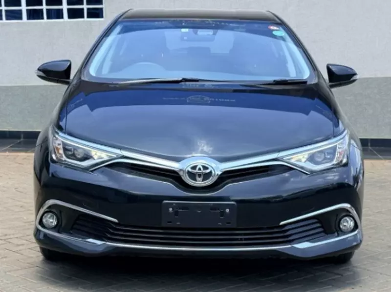 Toyota Auris   -