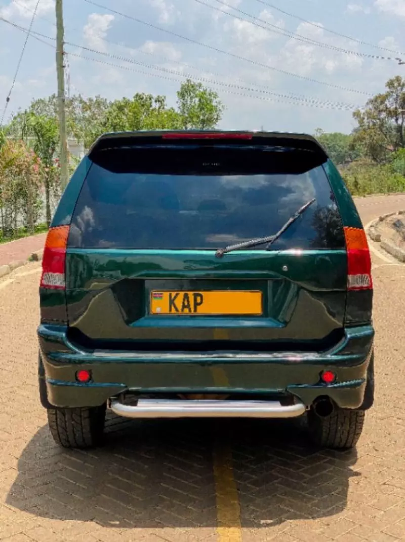 Mitsubishi Pajero Sport   - 1997