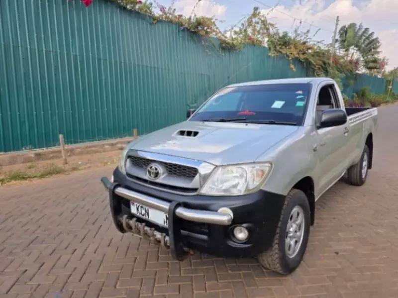 Toyota Hilux   - 2012