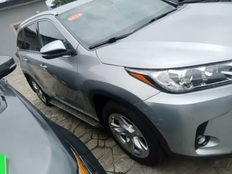 Toyota Highlander   - 2019