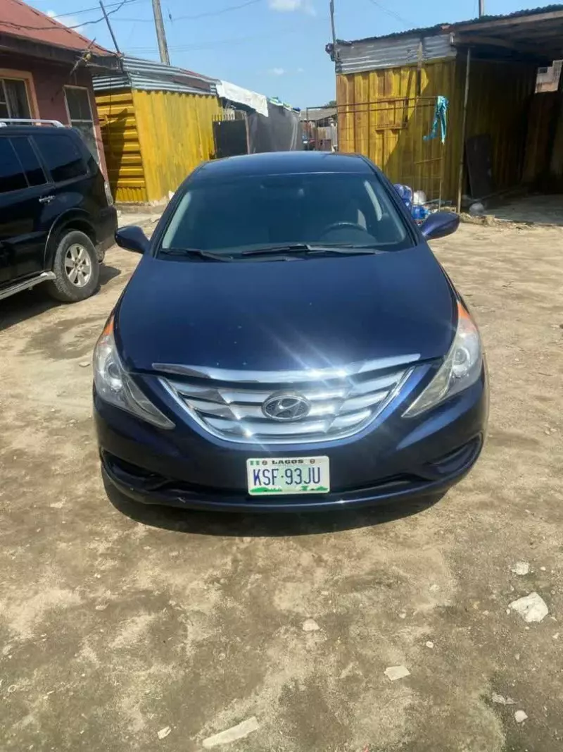 Hyundai Sonata   - 2011