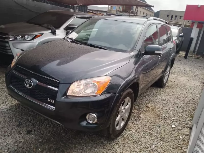 Toyota Rav4   - 2010