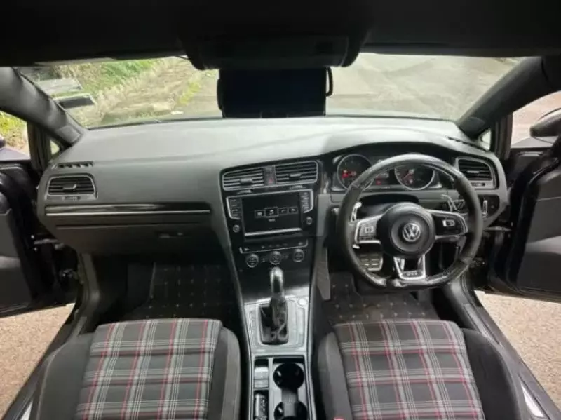 Volkswagen Golf   - 2015