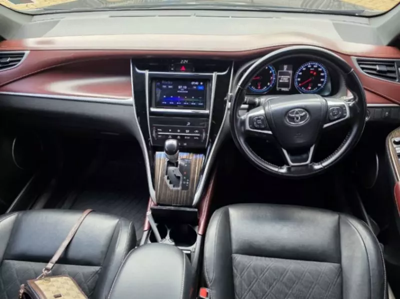 Toyota Harrier   - 2016
