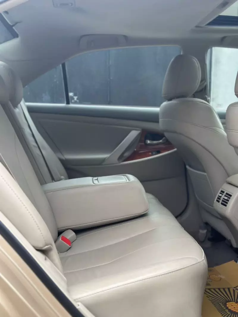 Toyota Camry   - 2011