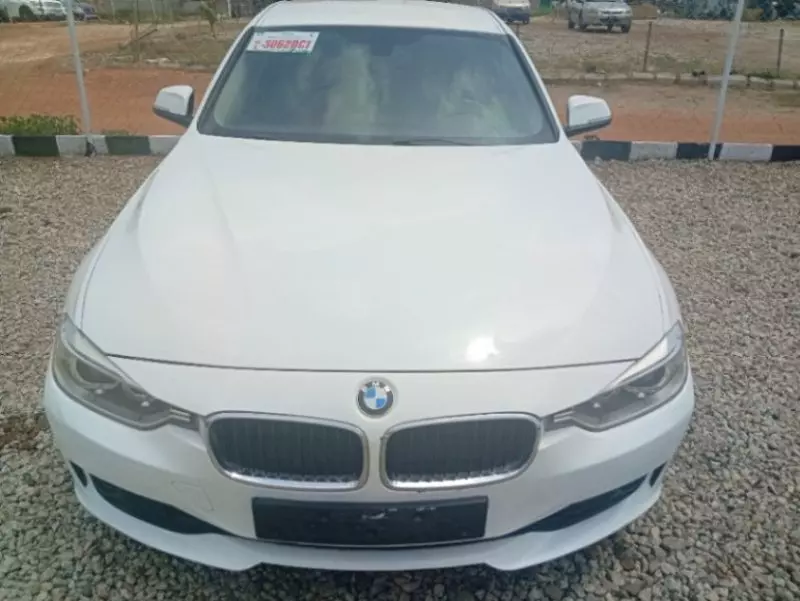 BMW 320i   - 2013