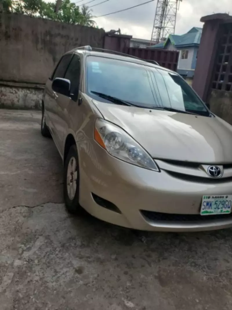 Toyota Sienna   - 2008