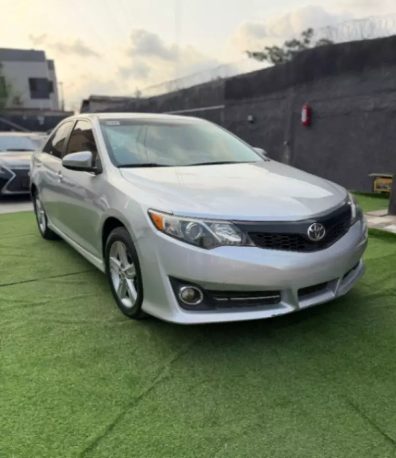 Toyota Camry   - 2013