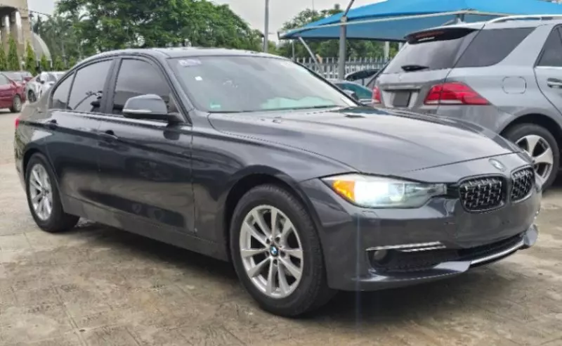 BMW 320i   - 2016