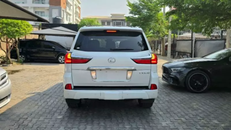 Lexus LX