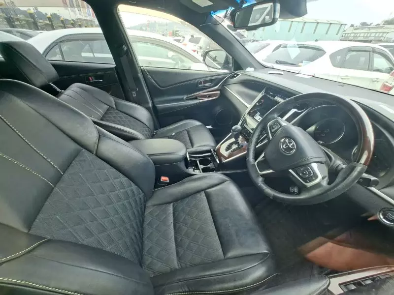 Toyota Harrier   - 2016