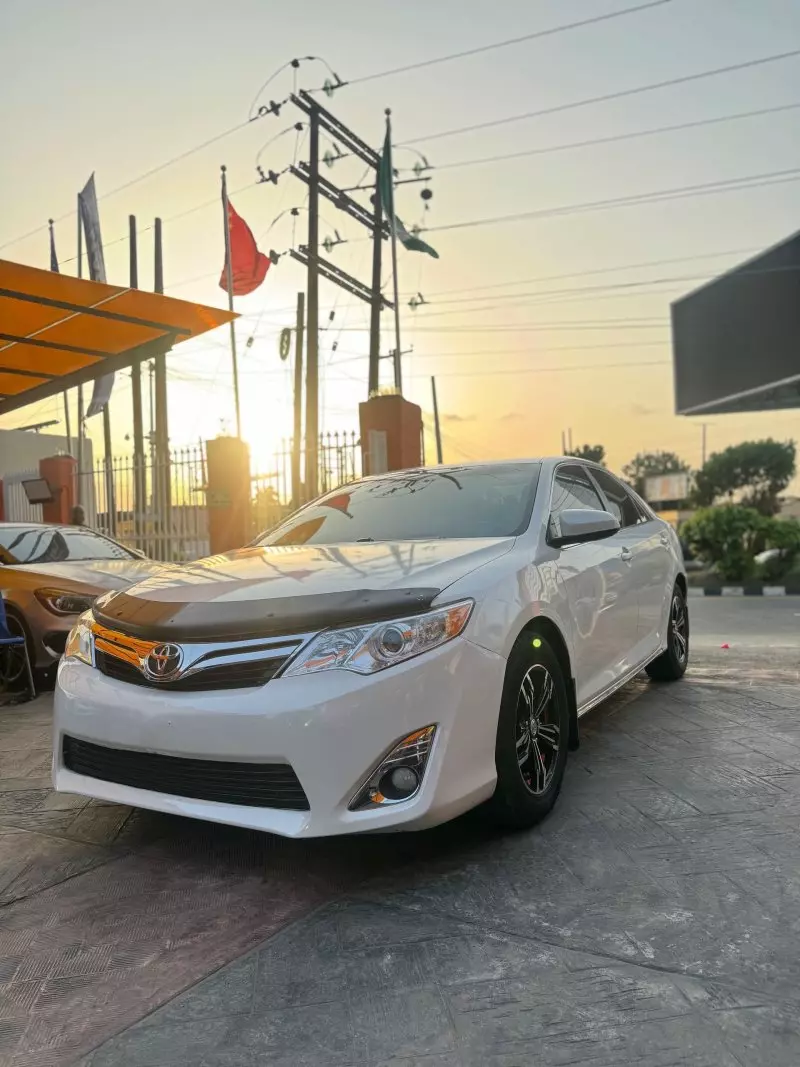 Toyota Camry   - 2013