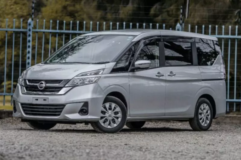 Nissan Serena   - 2018