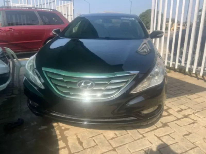 Hyundai Sonata   - 2011